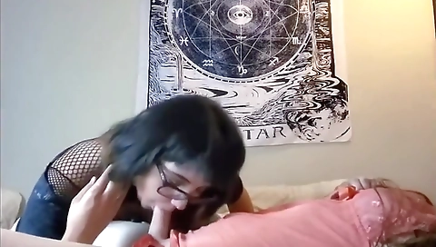 Sexyoung coupl burger fucking on cam