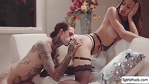 Married asian girl with a sexy ass and geiltu rino