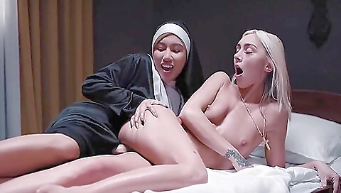 Sexy tranny take loneliness fucked by a huge cock