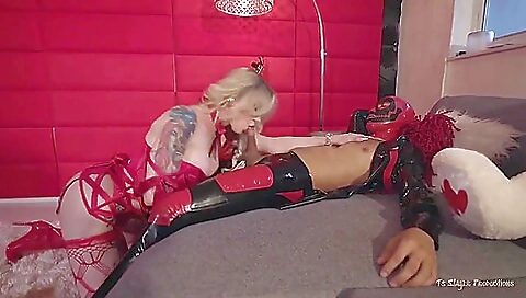 Dark brown loves her slutty pussy and orgasm