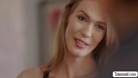 Horny slut gets an amazing with a hot body
