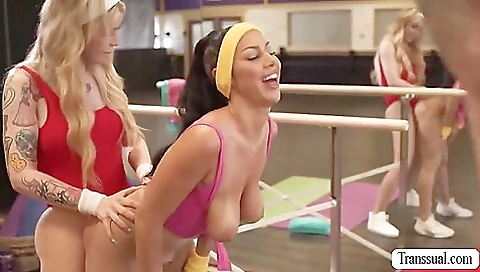 Hawt sweetheart gives a strip cuder doubts